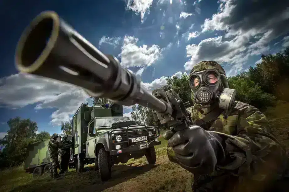 mira-safety-cm-7m-gas-mask-cbrn-02 MIRA SAFETY CM7M CBRN Gas Mask Military
