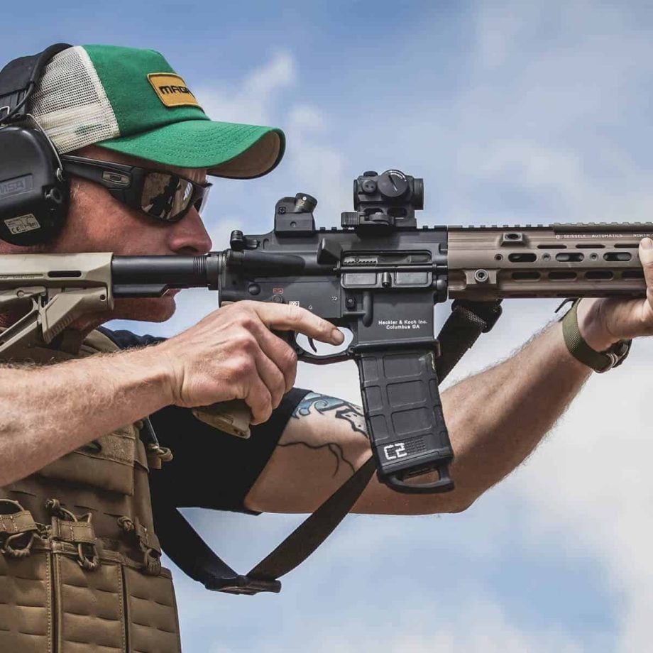 magpul-pmag-ranger-plate-mag212-blk-gun-2 Magpul PMAG Ranger Plate MAG212-BLK Guy Holding Gun