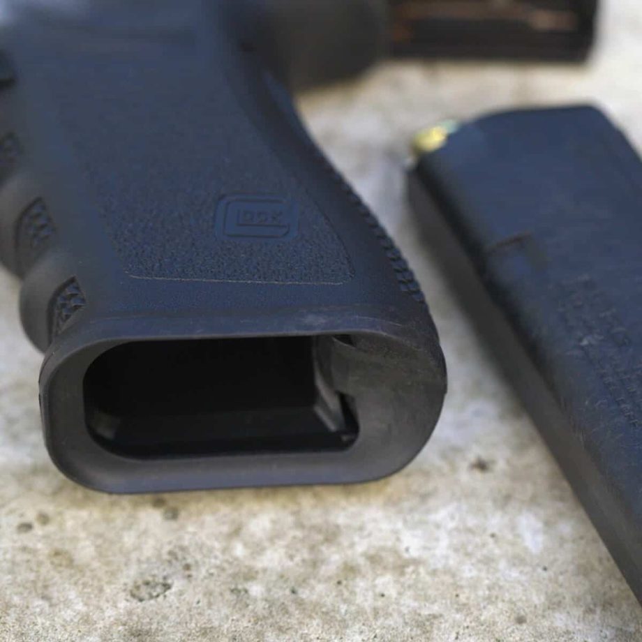 mag940-blk-magpul-gl-enhanced-magazine-well-glock-19-gen3-04 Magpul MAG940 Extended Mag Well - Black