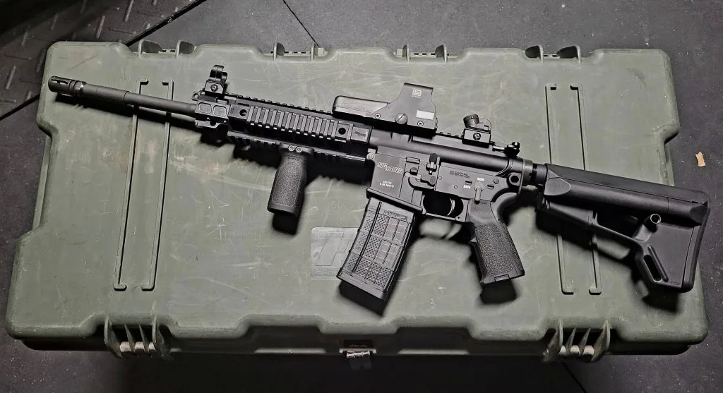 Difference between Assault Rifle And Battle Rifle: Key Facts Explained