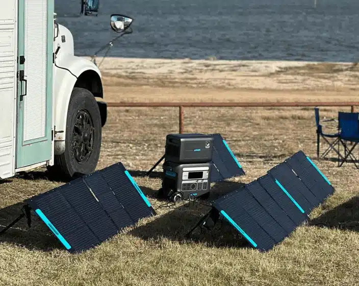 Anker SOLIX F2000 Solar Panels Charging