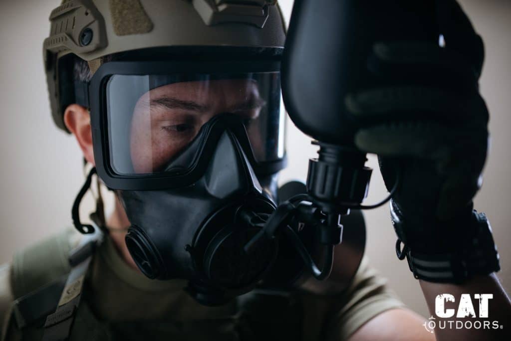 Connecting the canteen drinking tube to the Mira Safety CM-8M hydration port