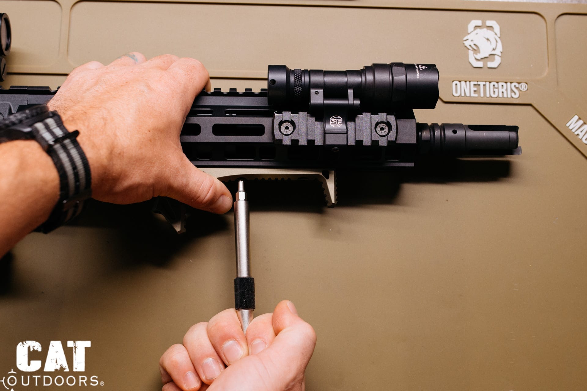 PSA Sabre 300 Blackout build: Flashlight and foregrip mounted