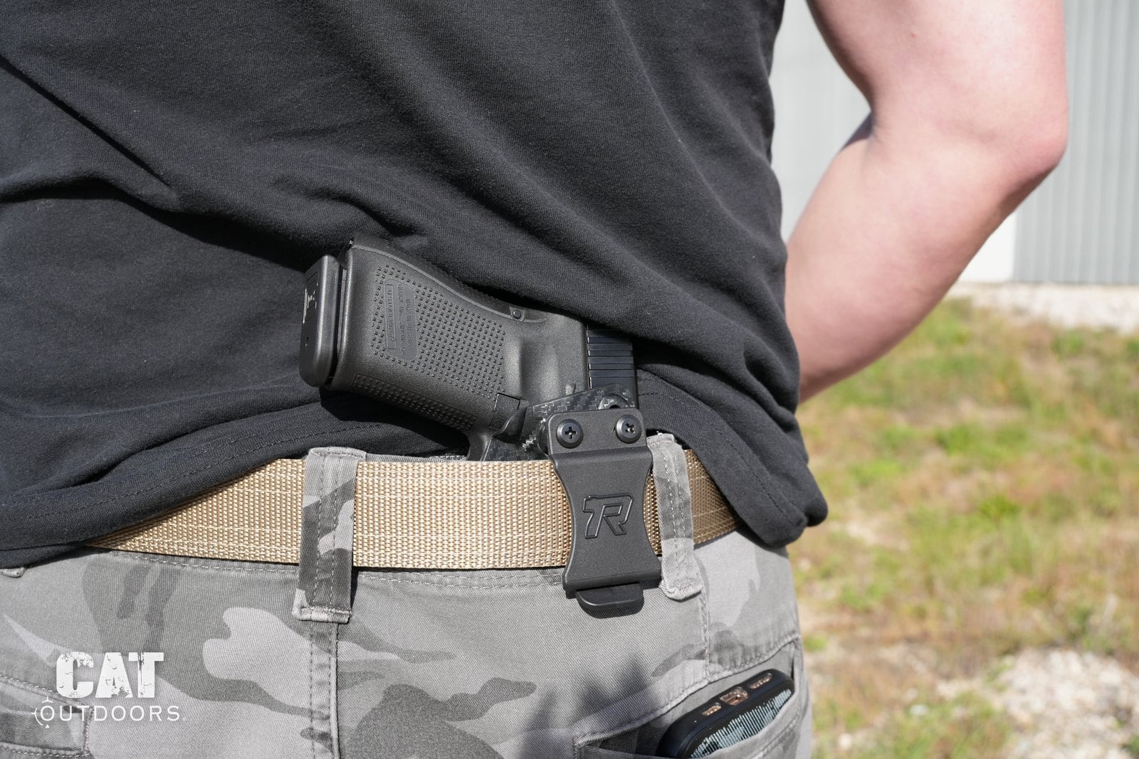 Rounded Gear holster at the 5 o'clock position under a t-shirt on a KORE gun belt