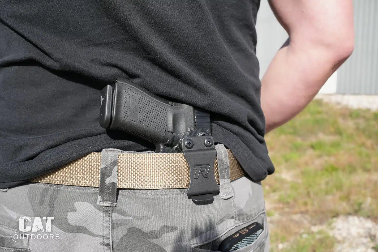 Rounded Gear holster at the 5 o'clock position under a t-shirt on a KORE gun belt